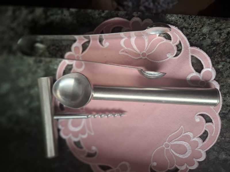 Metalowe pomocniki kuchenne

3 sztuki