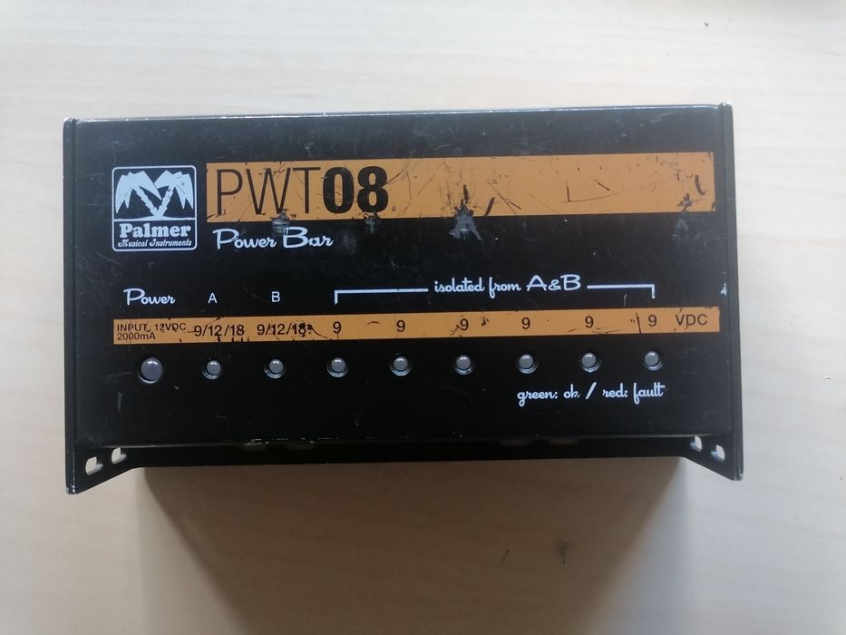 Palmer MI PWT 08 Universal 9V Pedalboard Power Supply 8 Outputs