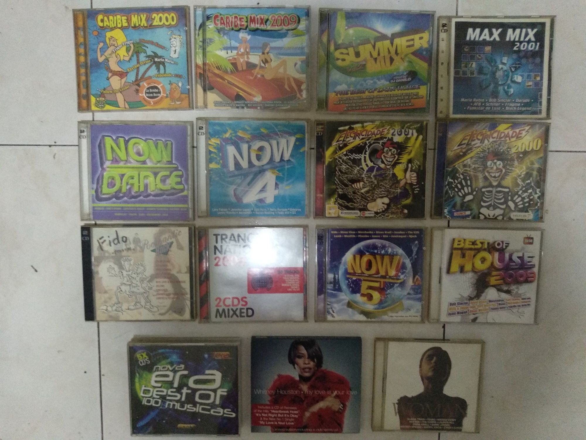 95 CDs impecáveis alguns deles duplos 1.50€ cada um