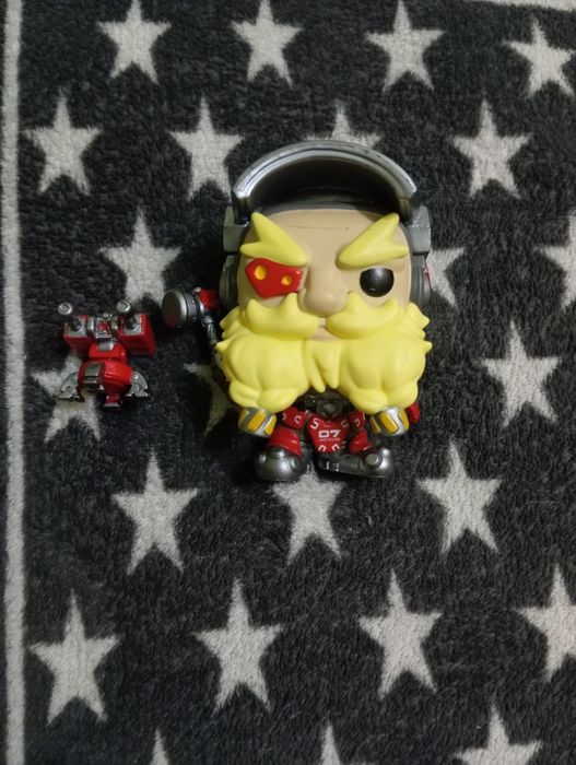Funko POP! з персонажем Торбйорном з гри Overwatch.
