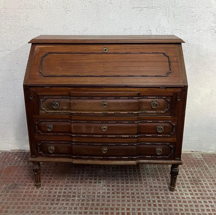 Quarto (cama, secretária, cadeira , espelho e mesa cabeceira vintage)