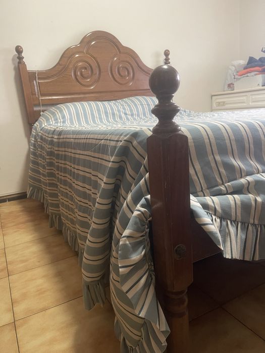 Conjunto de cama + estrado + colchão