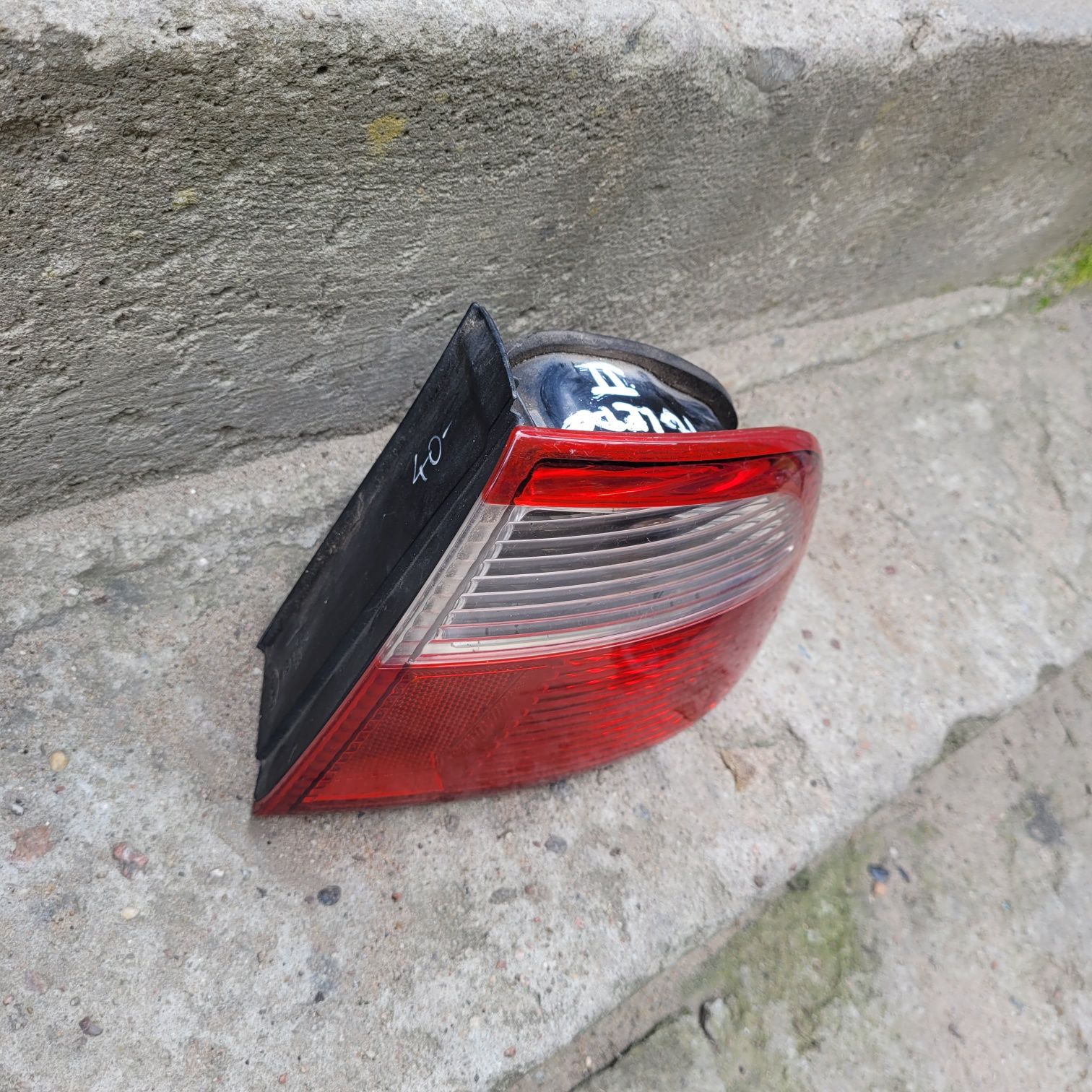 Lampa tył prawa seat Toledo II 2000r HELLA