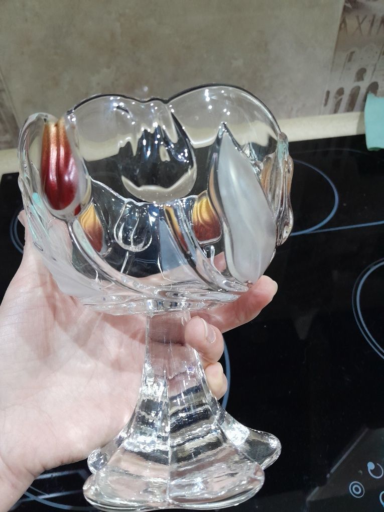 Цукерниця, салатниця на ножкі Walther Glass