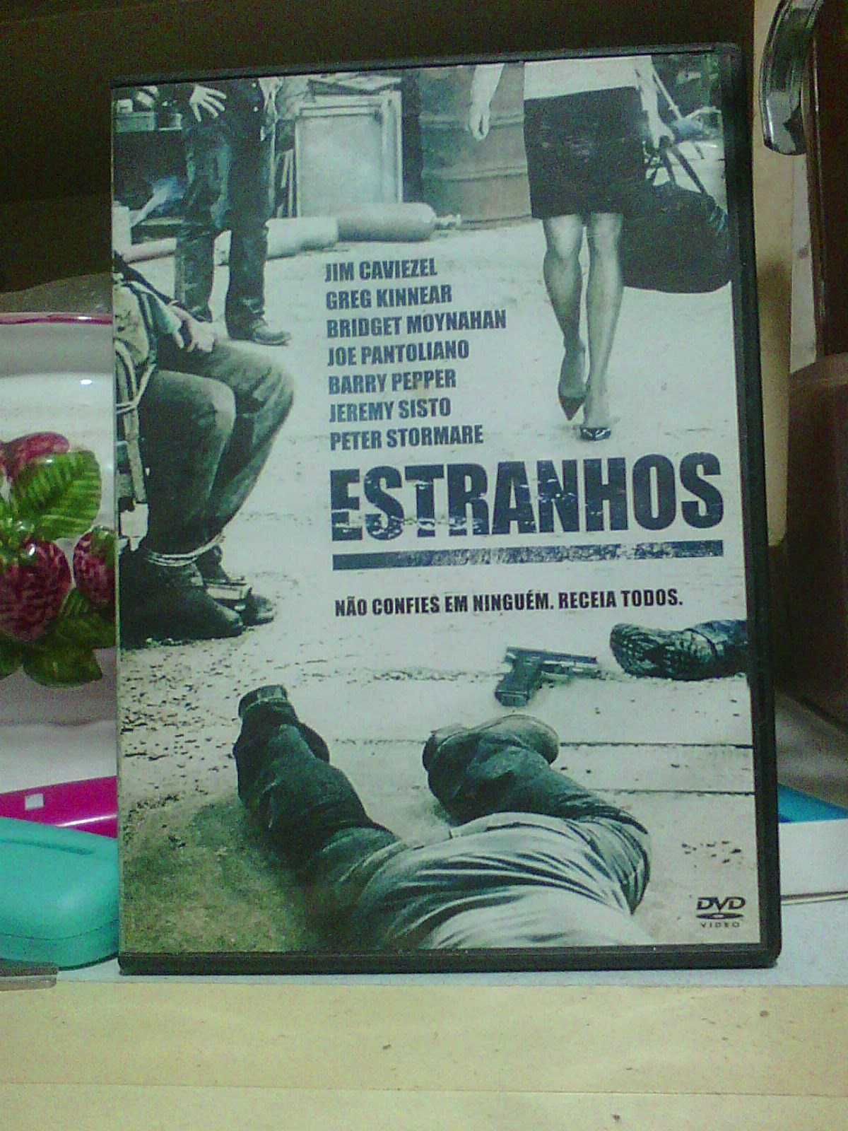"Estranhos" com Jim Caviezel filme DVD