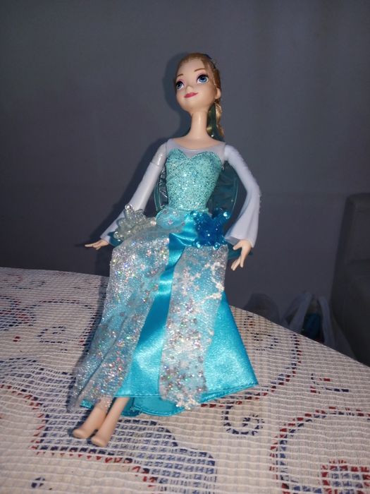 Brinquedos: Elsa Frozen Reino do Gelo inclui pilhas