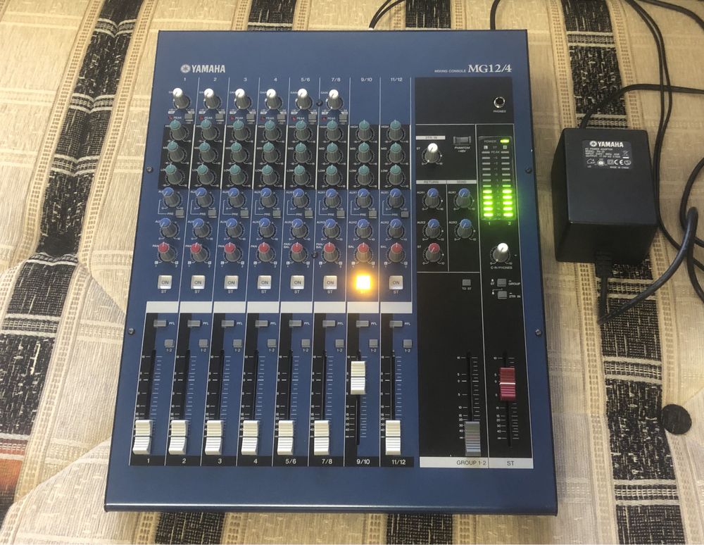 Продам 12-ти канальний мікшерний пульт Yamaha MG12/4.