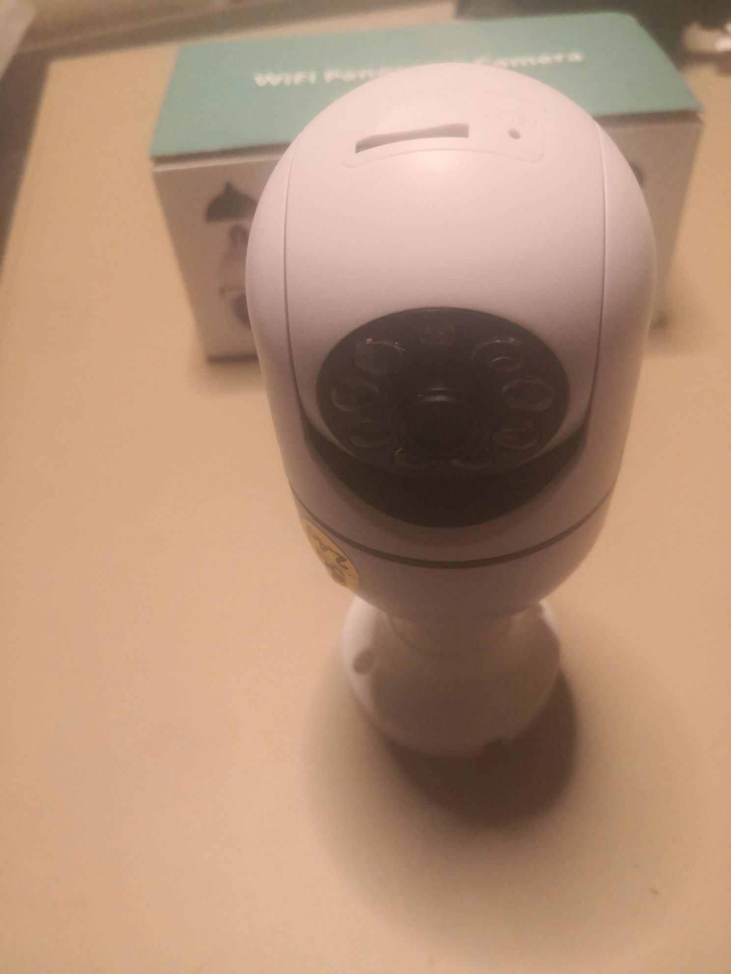 Уличная камера лампочка Yi iot camera