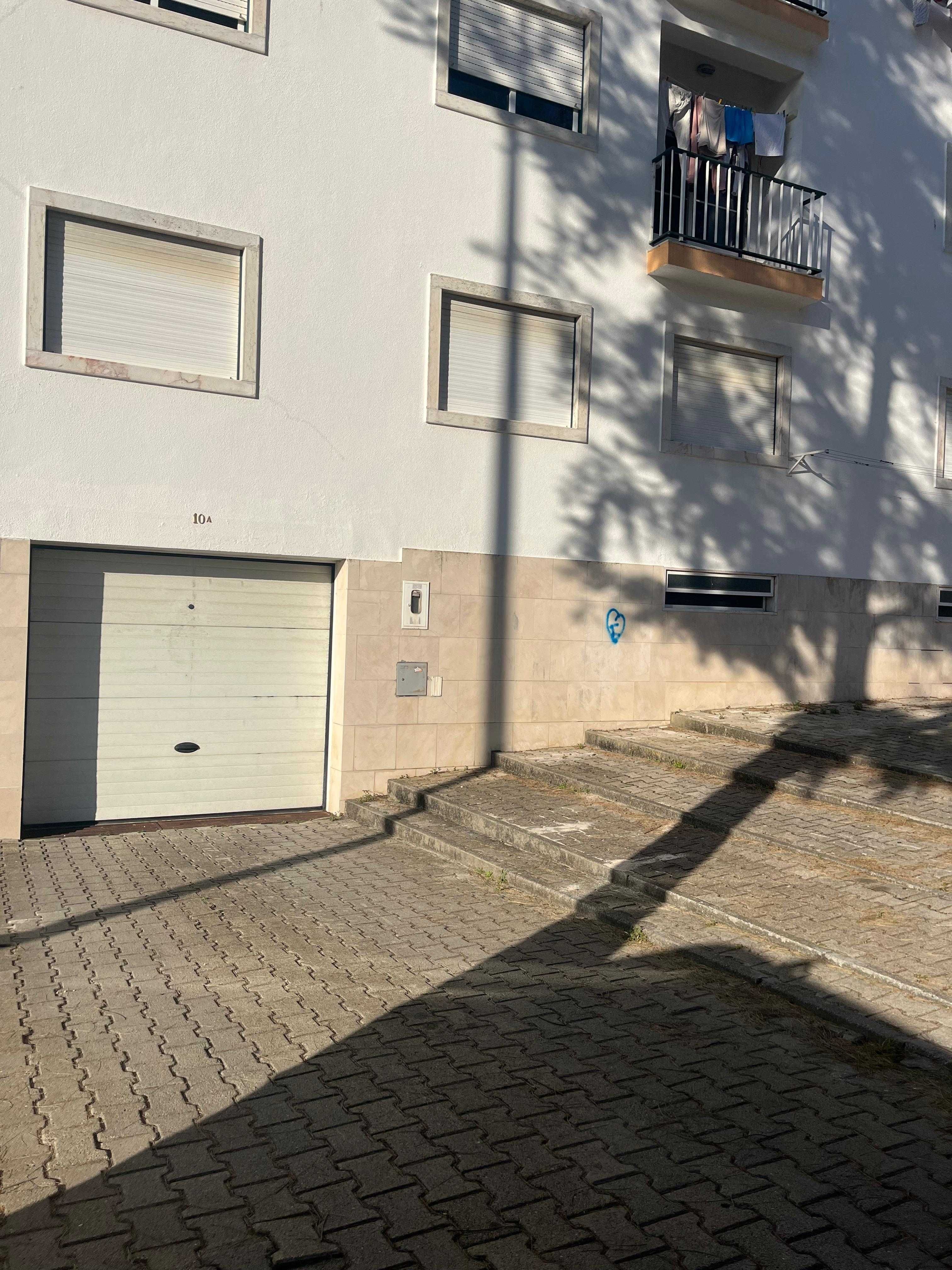 T2 com 3 lugares garagem - Aldeia de Paio Pires