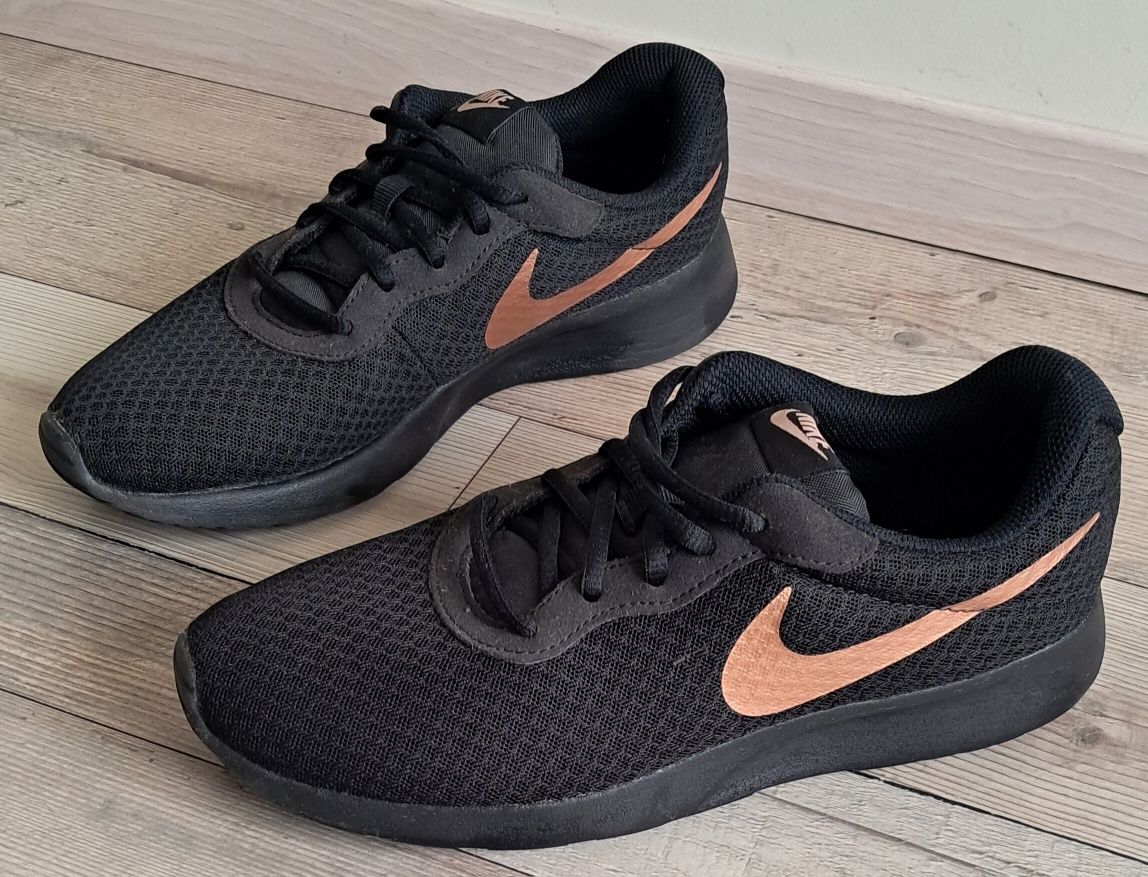 Кросівки Nike Wmns Tanjun 812655-005 (р.40)