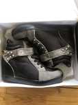 Guess 40 na koturnie