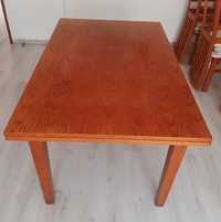 Mesa de jantar em madeira cor pinho mel