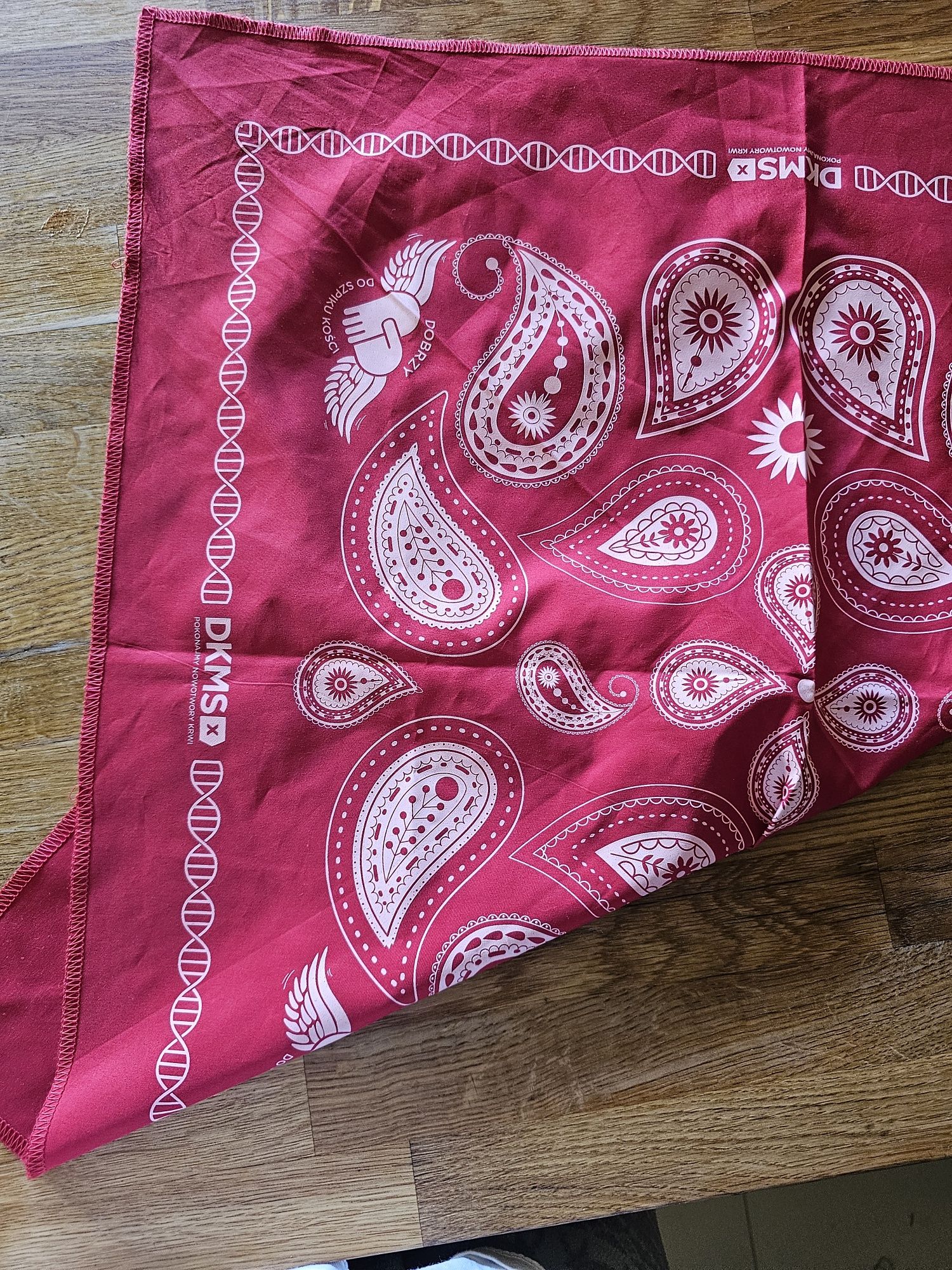 DKMS chudtka bandana czerwoną 28x28 cm