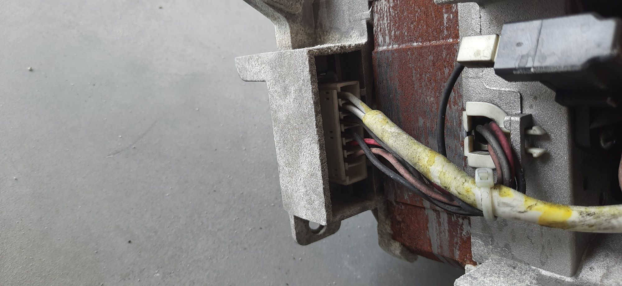 Silnik do pralki INDESIT BTWA61052W