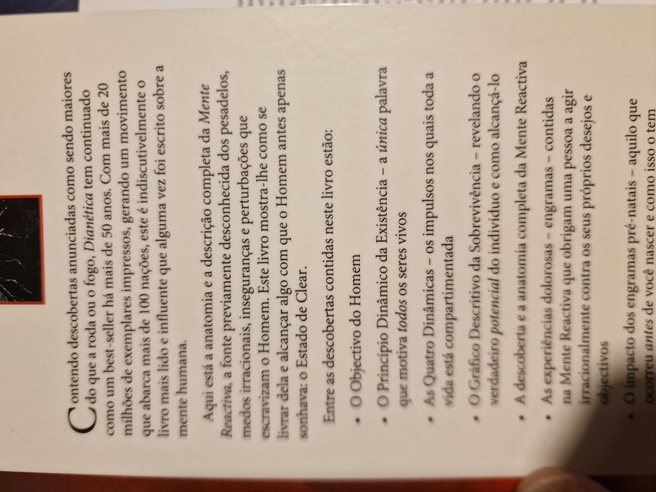 Livro Dianética de L. Ron Hubbard
Best seller, quase 700 página