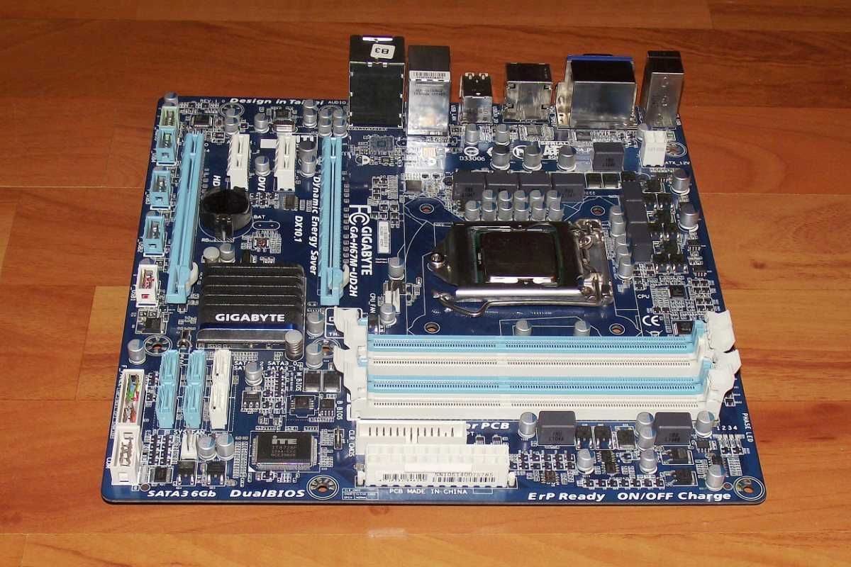 Płyta główna Gigabyte mATX s.1155 + procesor Intel i5-2400