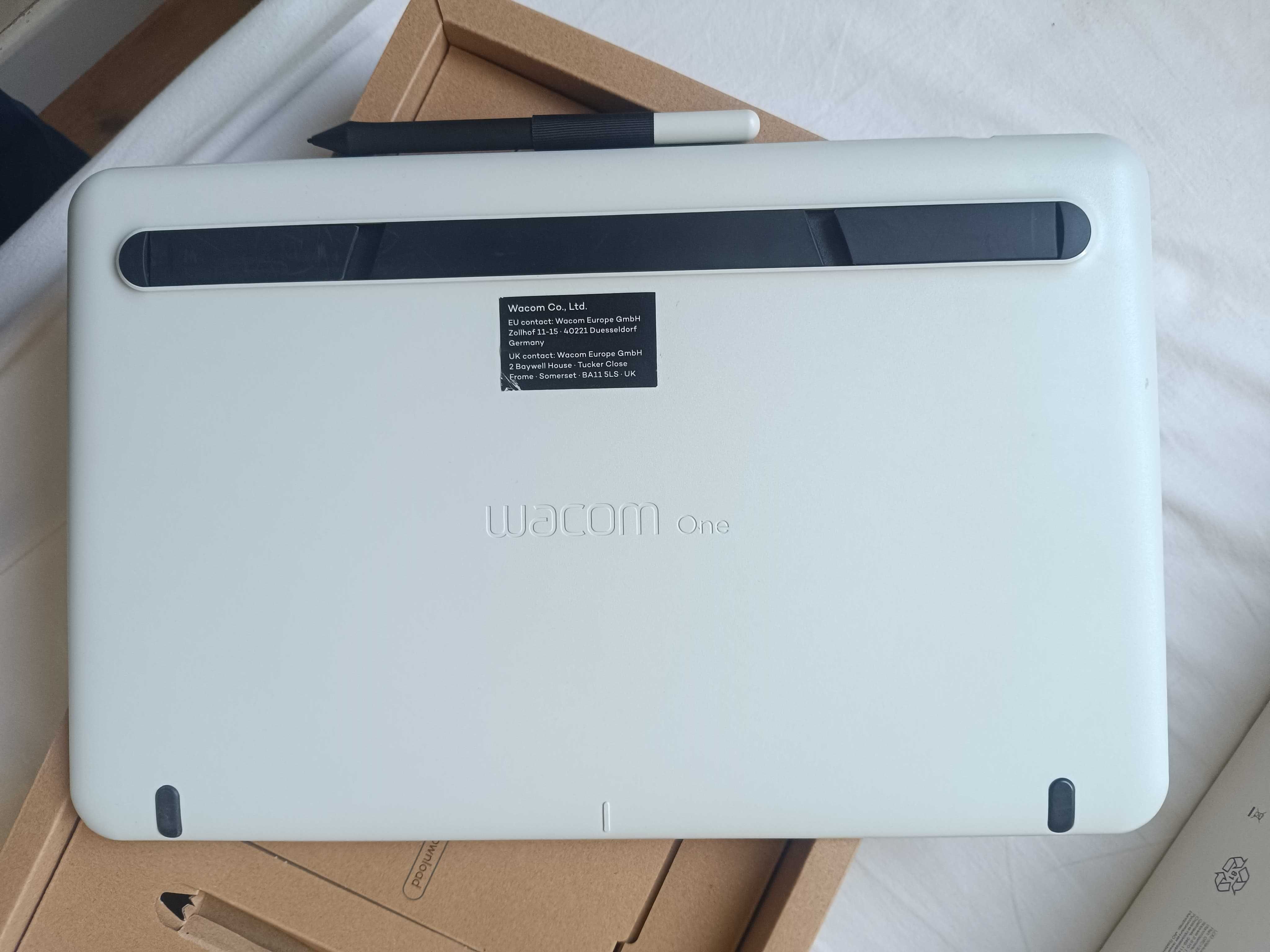 Mesa Gráfica Wacom One 13, completa pontas extra, caneta, caixa, cabos