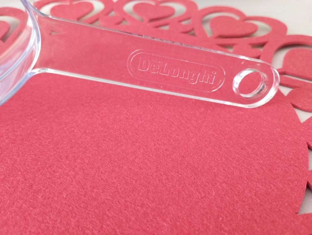 DeLonghi Kubek do dozowania ciasta do gofrów, wafli -oryginalny.