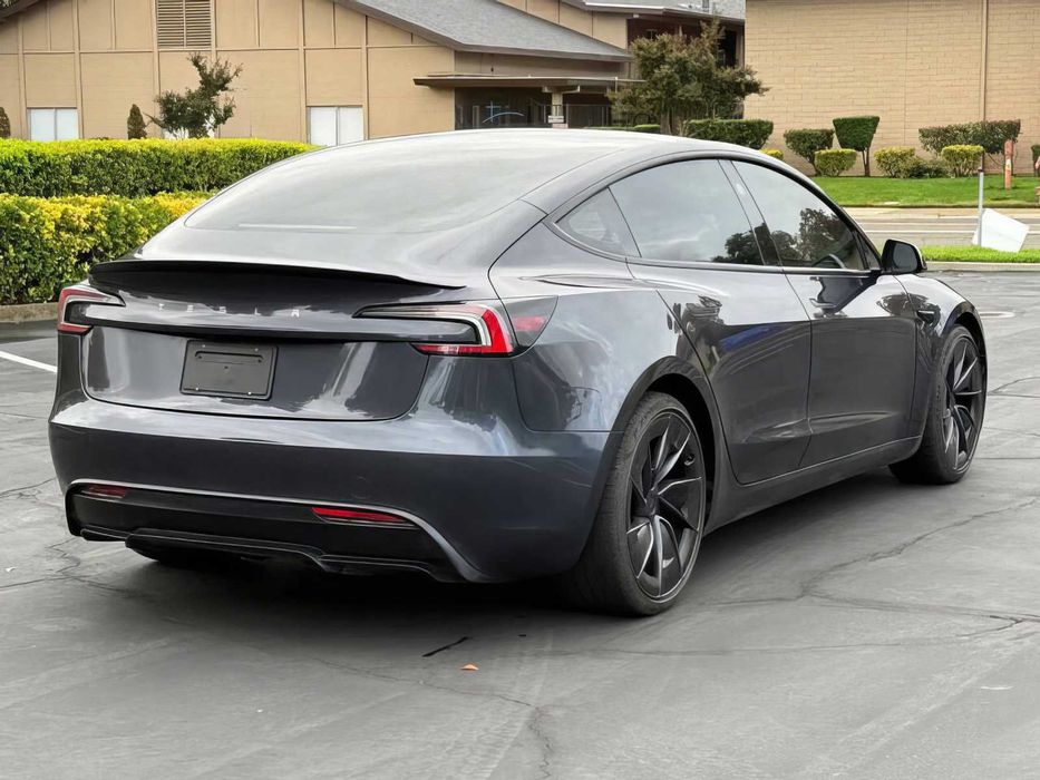 Tesla Model 3      2024