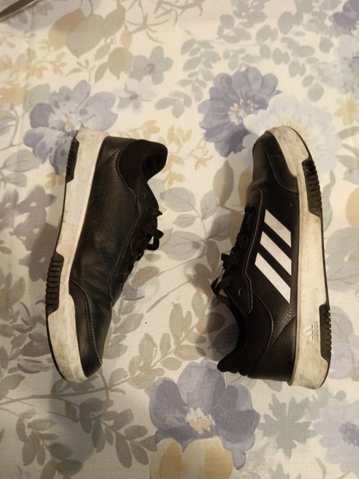 Tênis Adidas casual