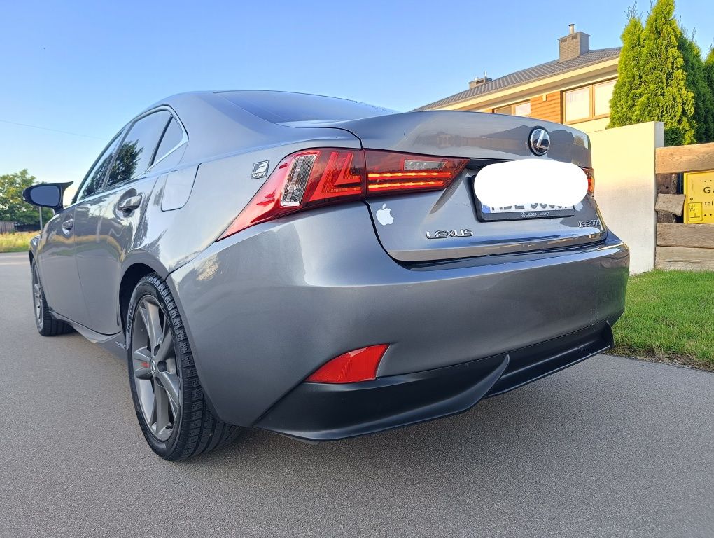 Lexus is300 hybrid 5.5l/100 zamiana