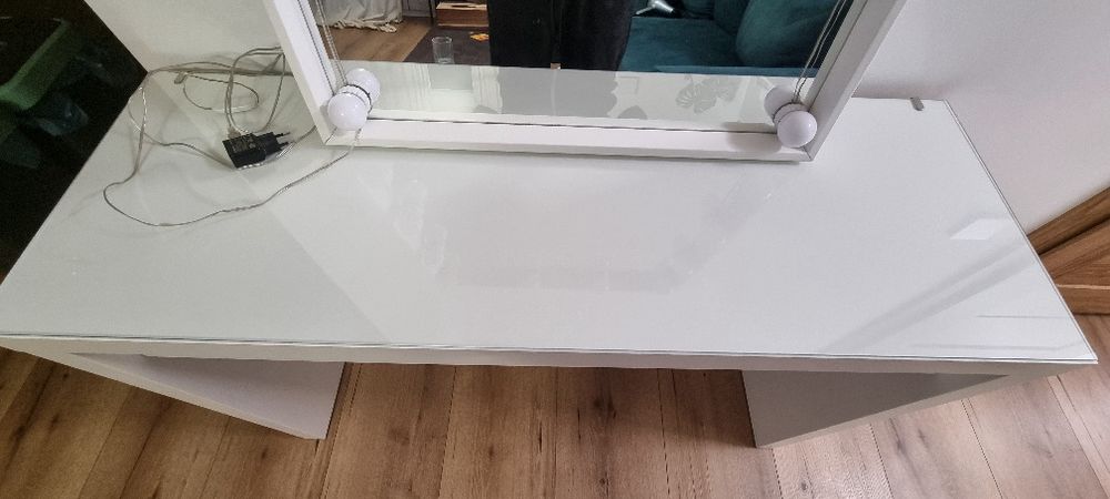 Toaletka Malm z lustrem