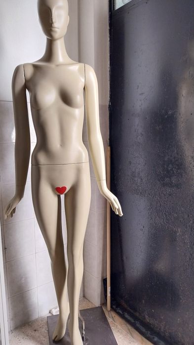 Manequim para roupa feminina
