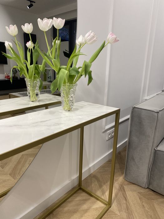 Konsola, komoda, stolik efekt marmuru
