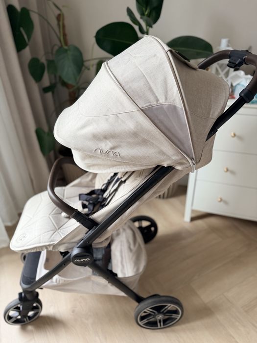 Wózek spacerowy lekki beżowy Nuna Trvl x BMW ideal