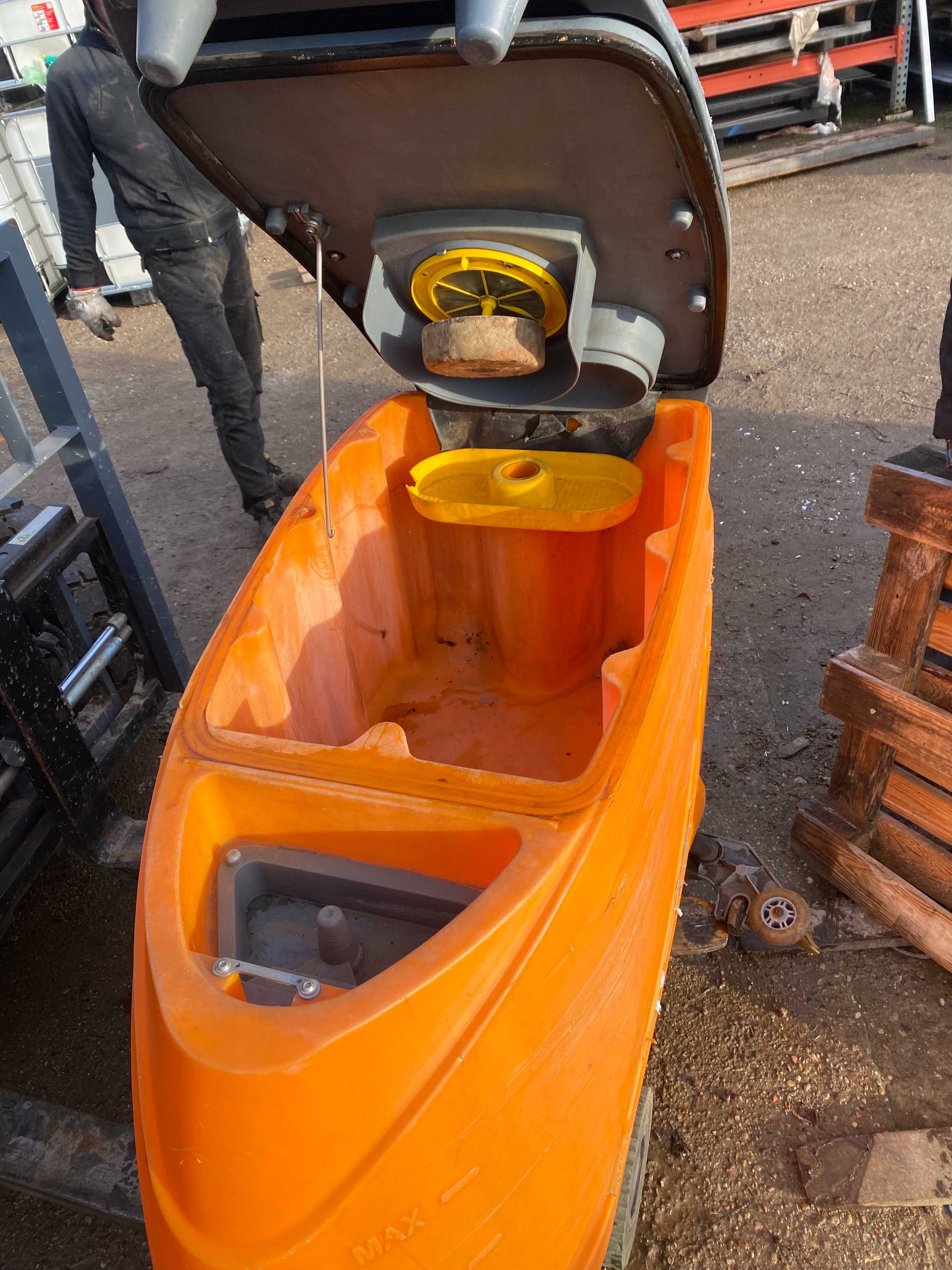 TASKI SWINGO 1650 Automatyczna Myjka  2szt