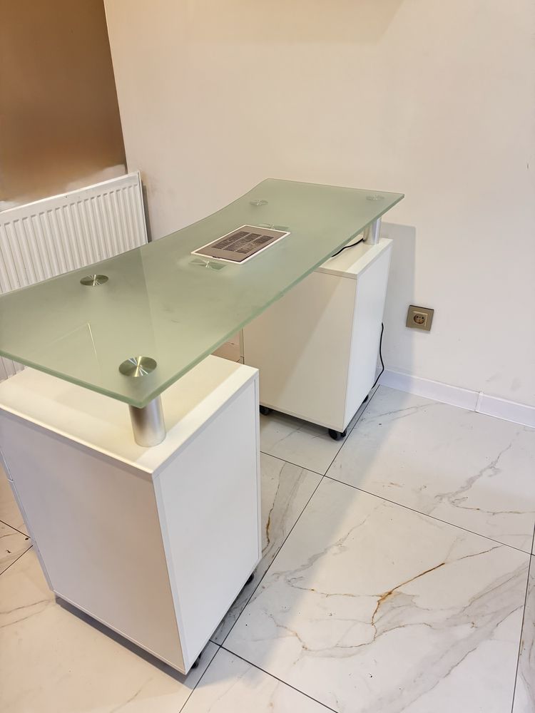Biurko kosmetyczne do manicure