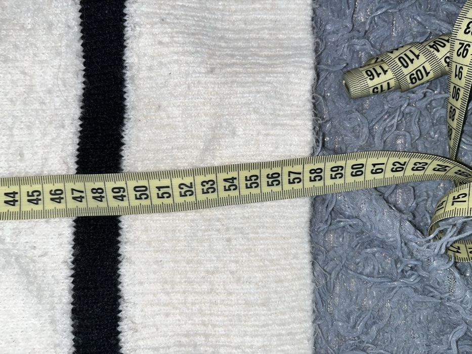 Кофта тепла біла в чорну полоску