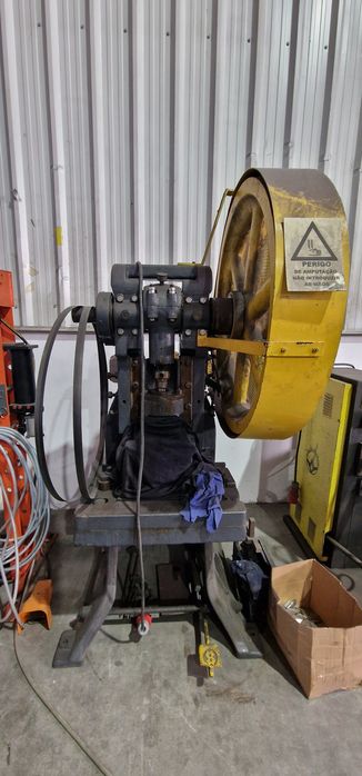 Conjunto de máquinas para serralharia