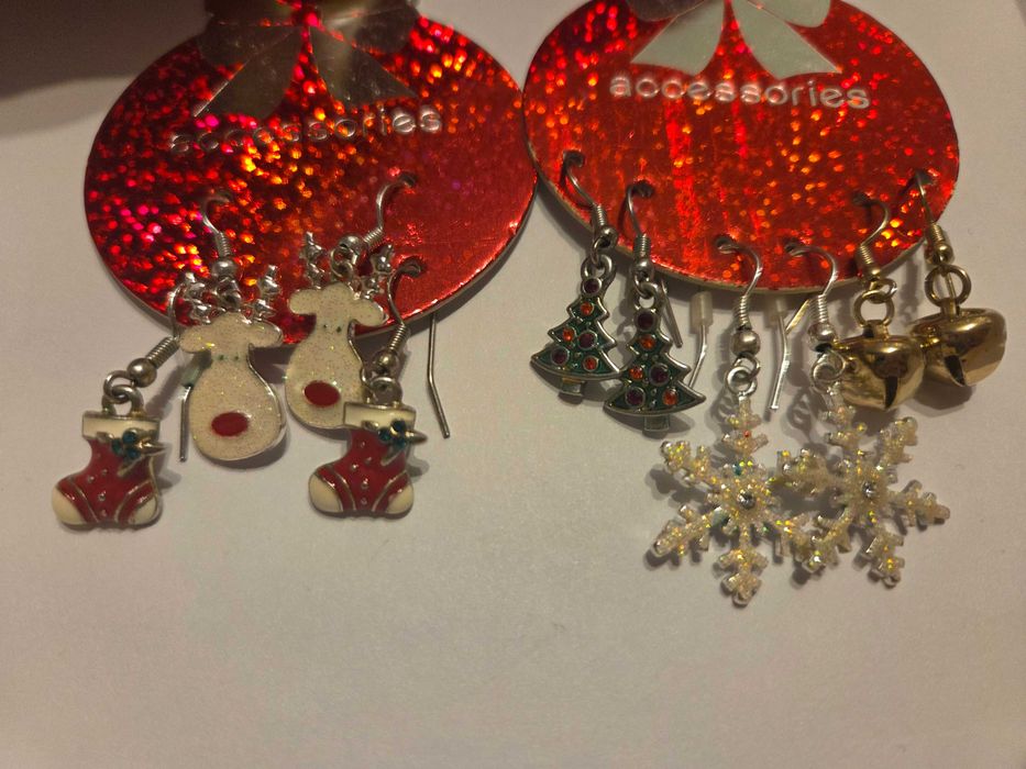 5 par kolczyków świątecznych