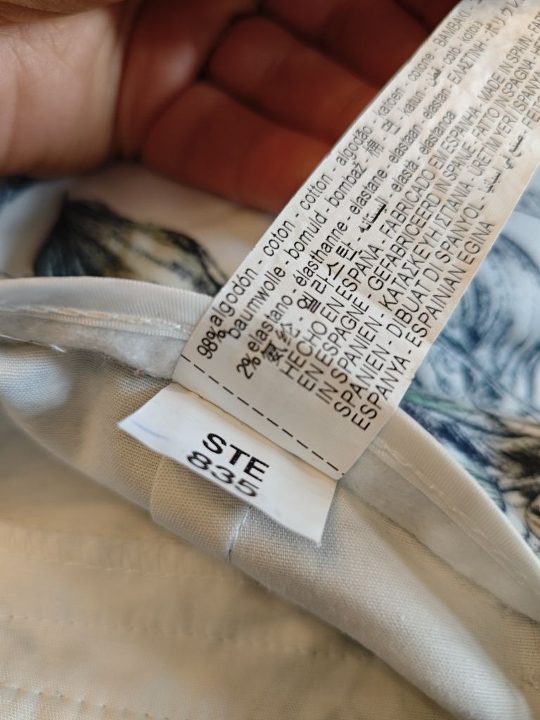 Spodnie białe w kwiaty Zara eleganckie z kieszeniami 98 % bawełna