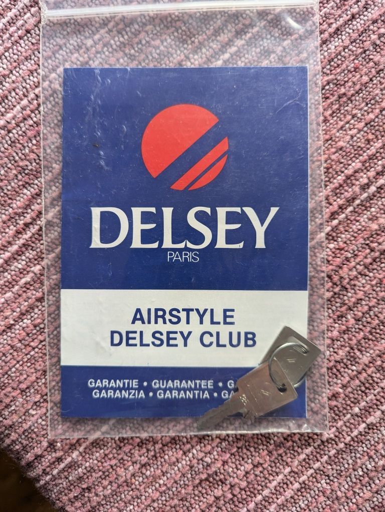 Kuferek na kosmetyki i biżuterię Delsey