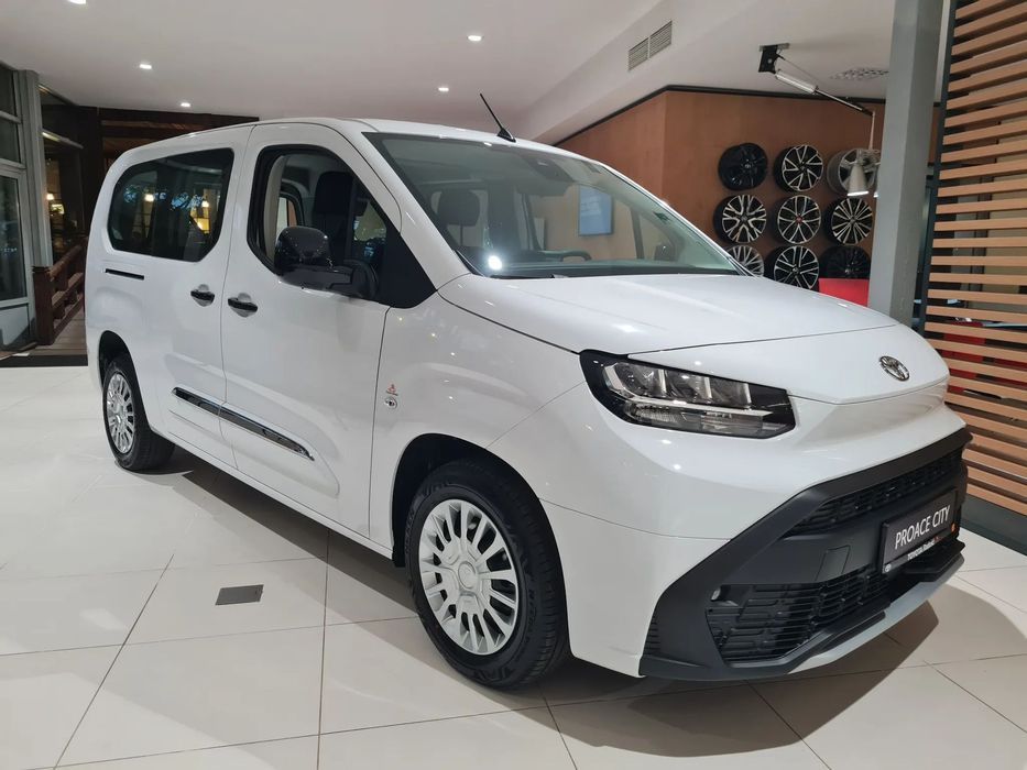 Toyota Proace City Verso Możliwa adaptacja do przewozu wózka inwalidzkiego