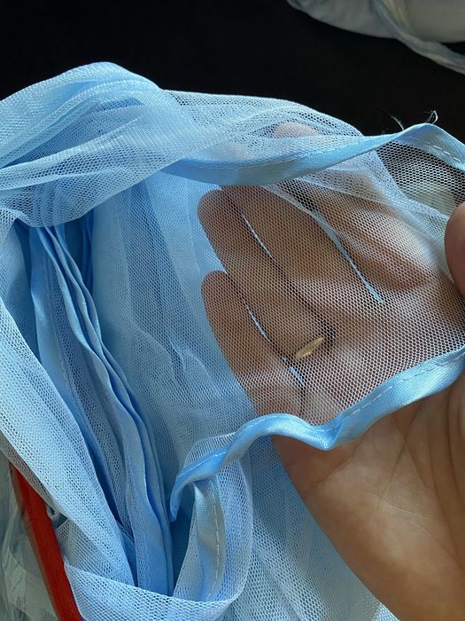 Бортики, захист на ліжко з балдахіном