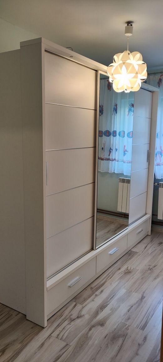 Szafa duża, oświetlenie LED