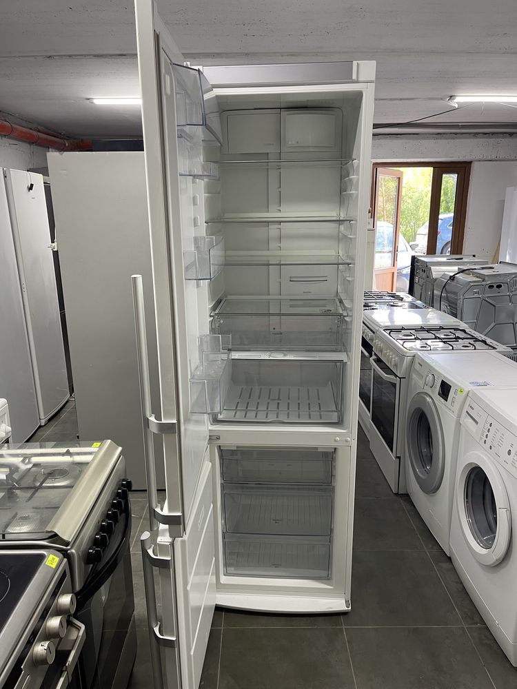 Холодильник Electrolux 2 м   No Frost