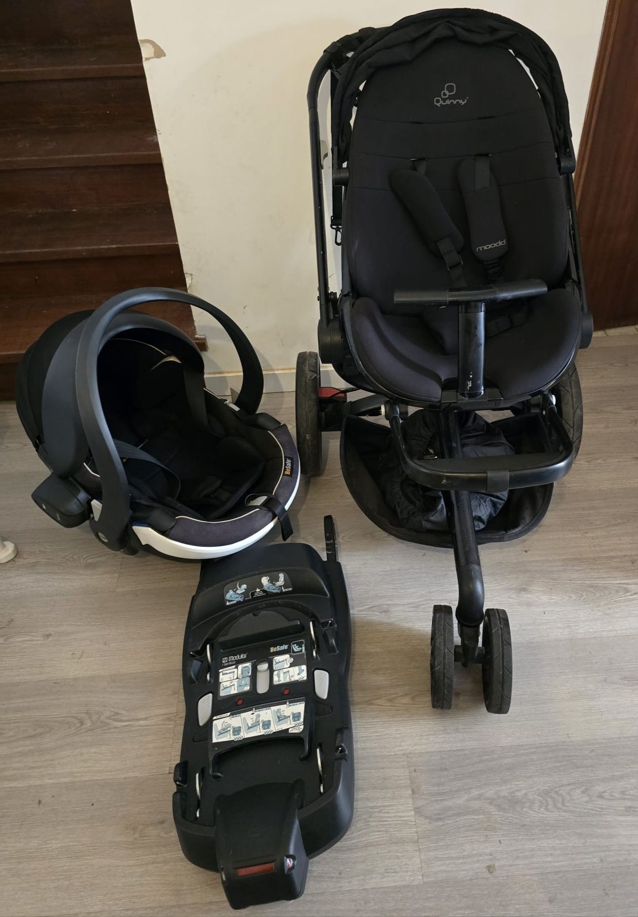 Carrinho Quinny Moodd + Ovo BeSafe iZi Go Modular + Base Isofix — Pack