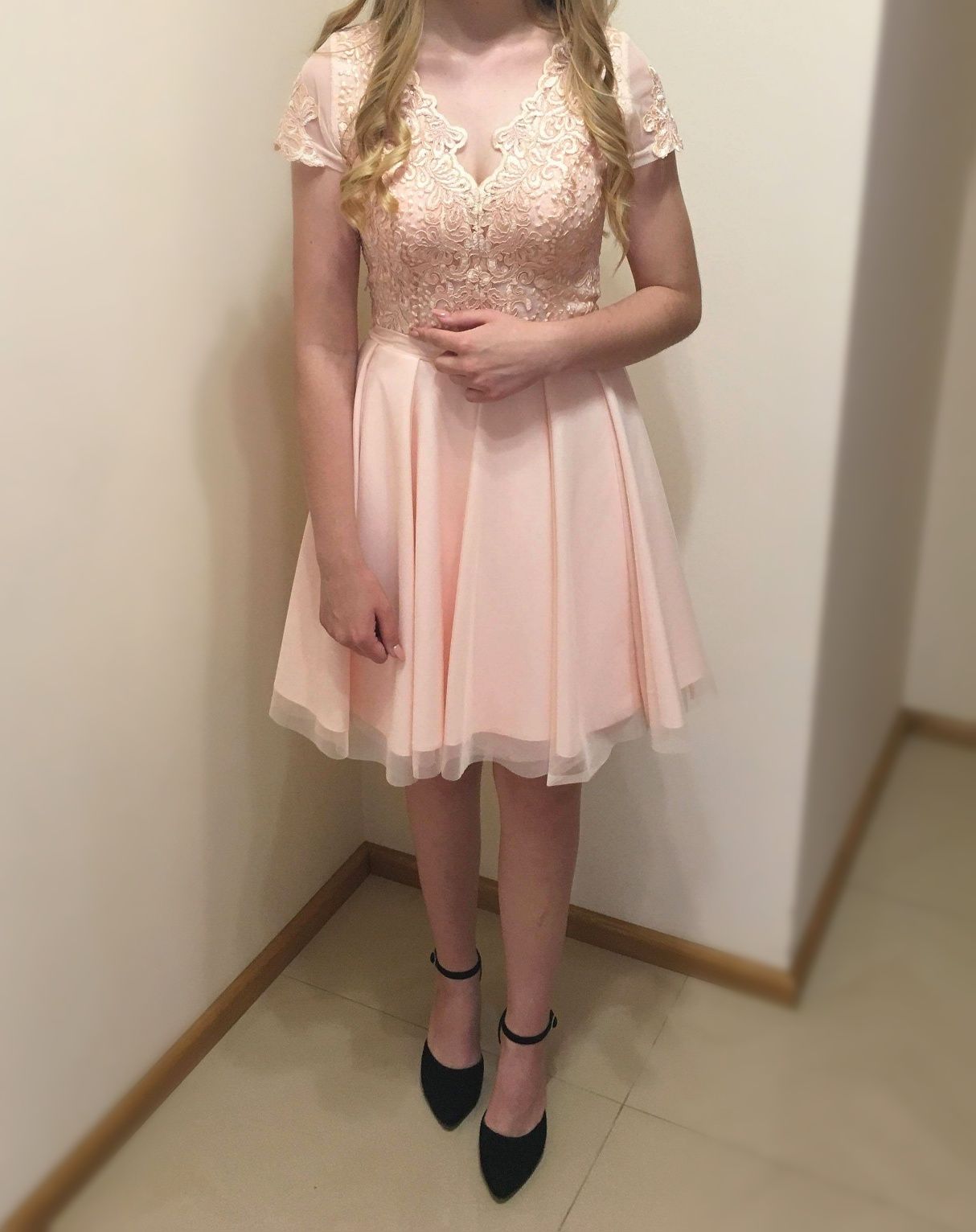 Sukienka różowa łososiowa rozkloszowana koronkowa Xs-S