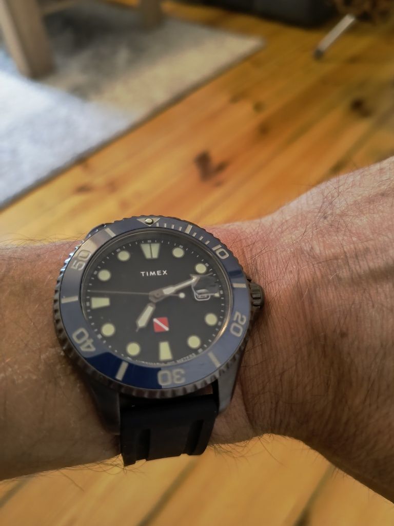 Zegarek automatyczny  Timex z ceramicznym bezelem
