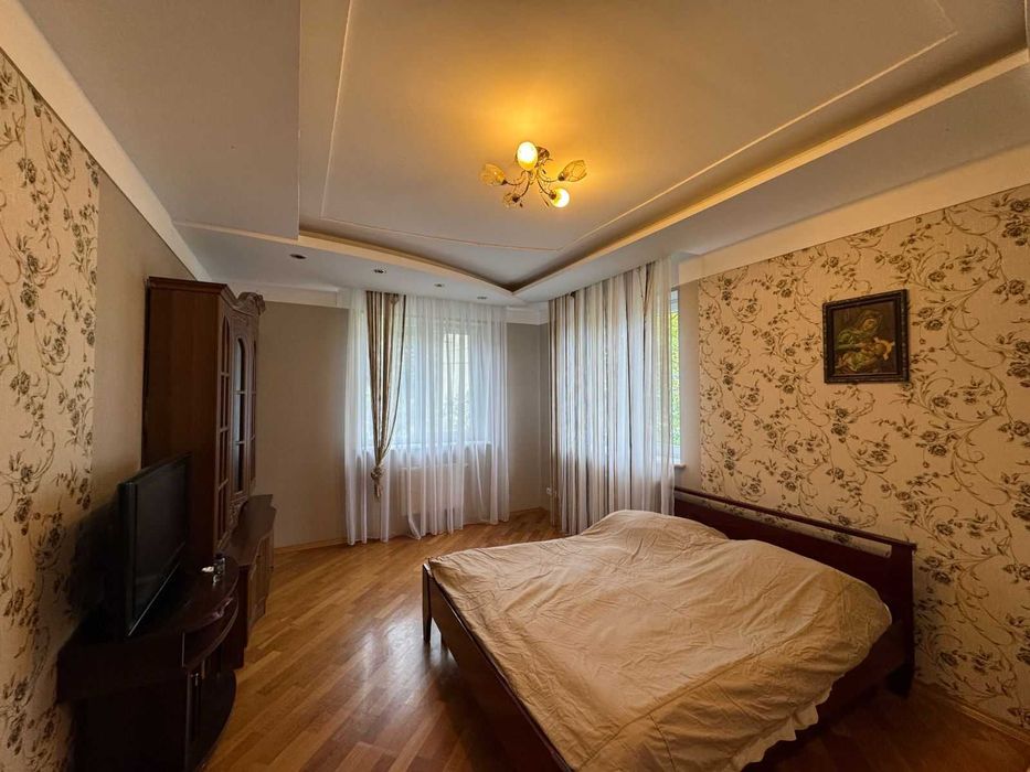 Затишний будинок 180 м² з каміном і садом у Басівці р-н Грант Резорту