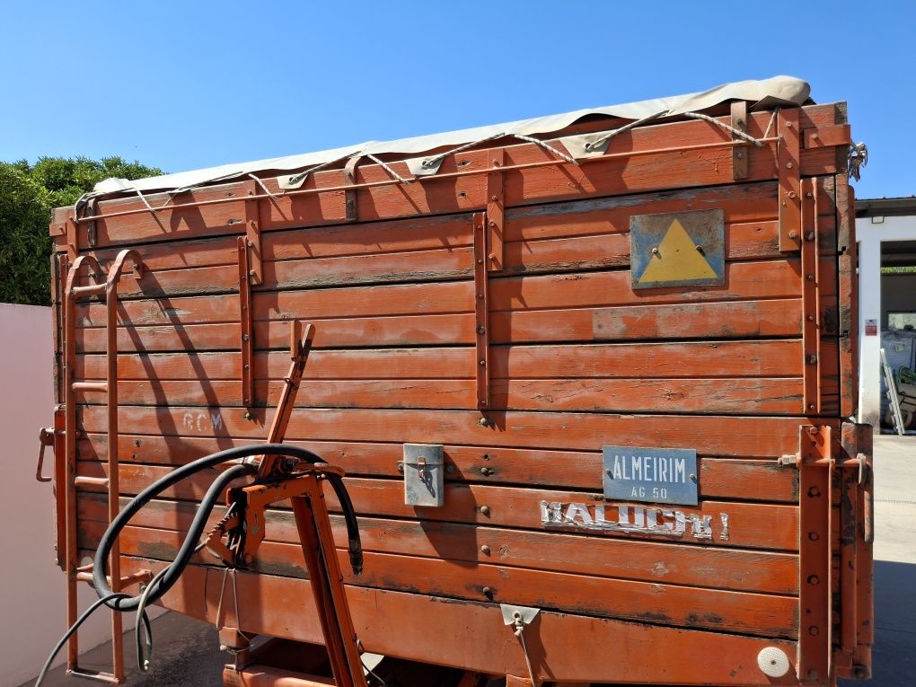 Tapais de madeira um reboque galucho 7500kgs