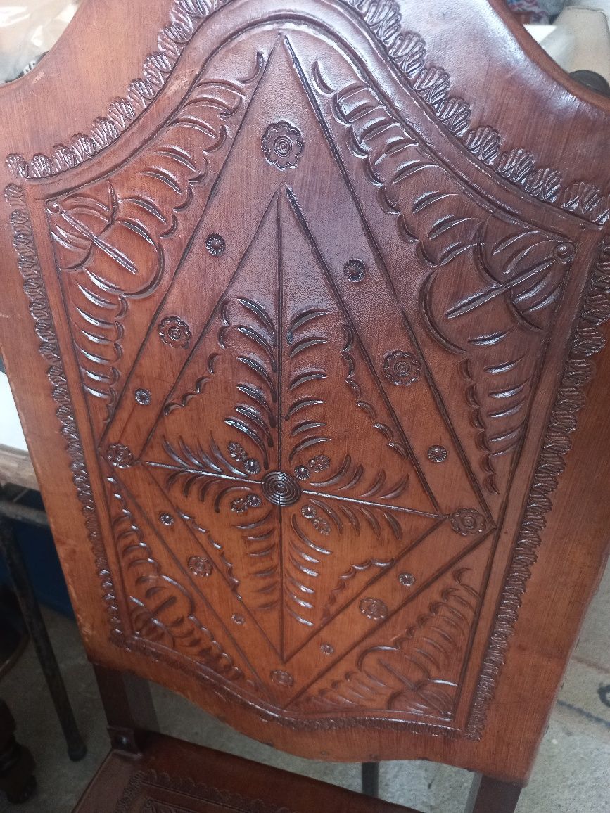 6 cadeiras e mesa bom
