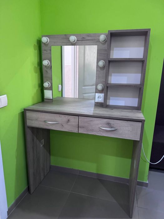 Туалетний столик з підсвіткою косметичний стіл дзеркало для макіяжу