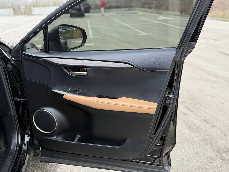 Автомобіль Lexus NX 200T