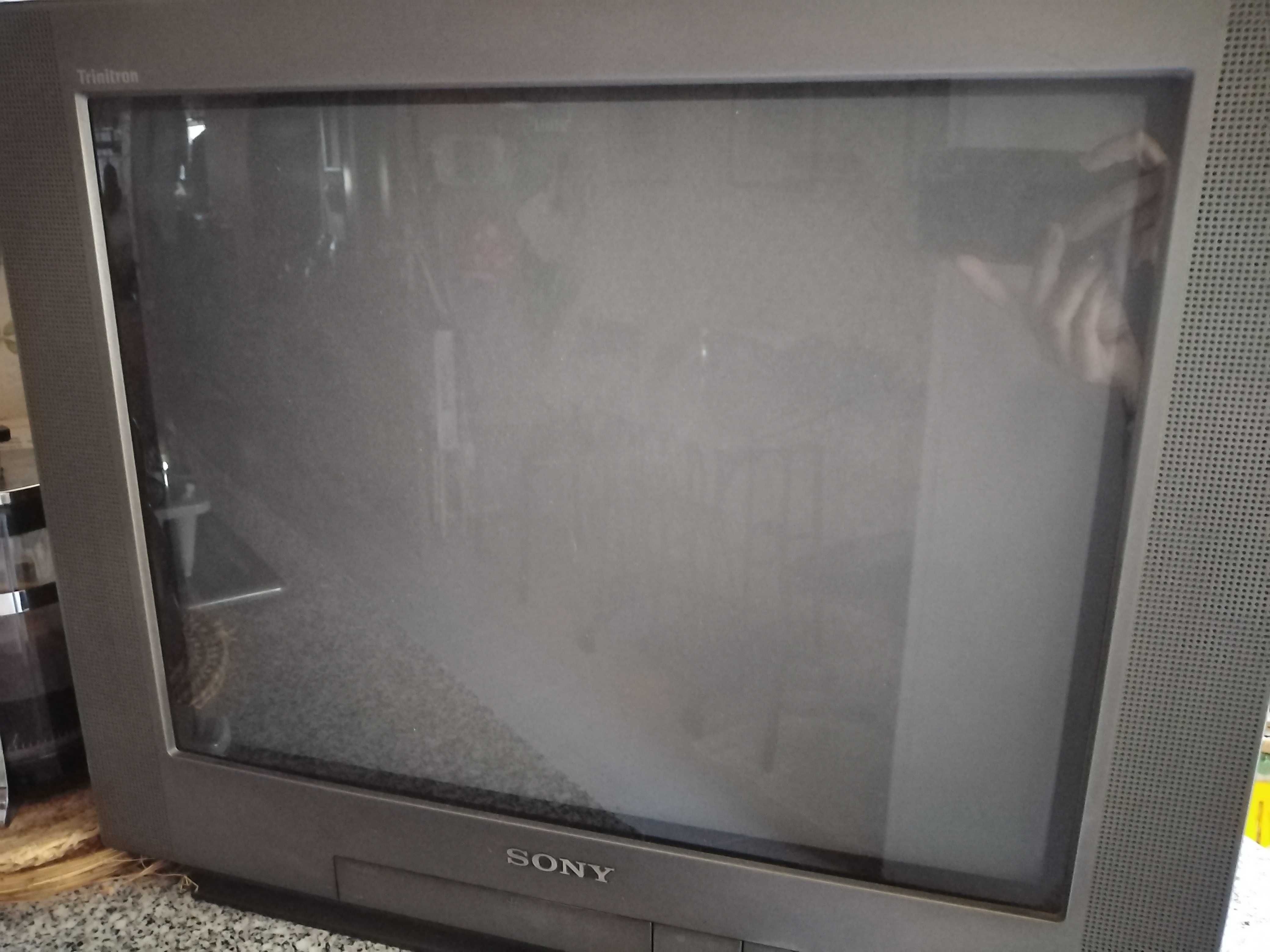 Televisão Sony Trinitron 53 cm com comando