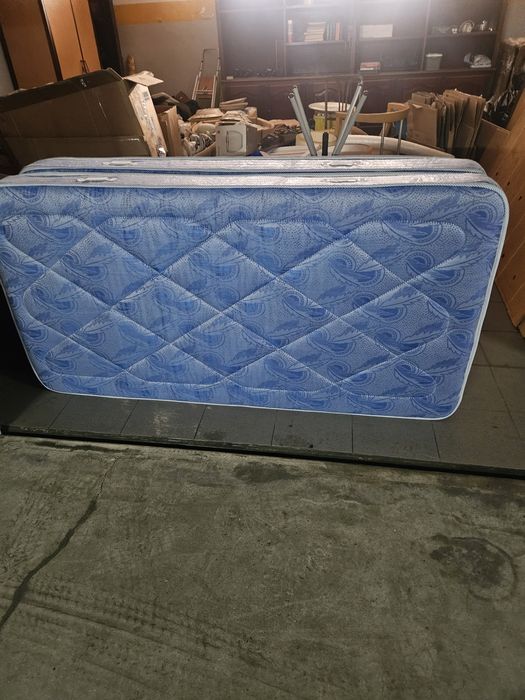 Colchao antigo mas com pouco uso - 90x175